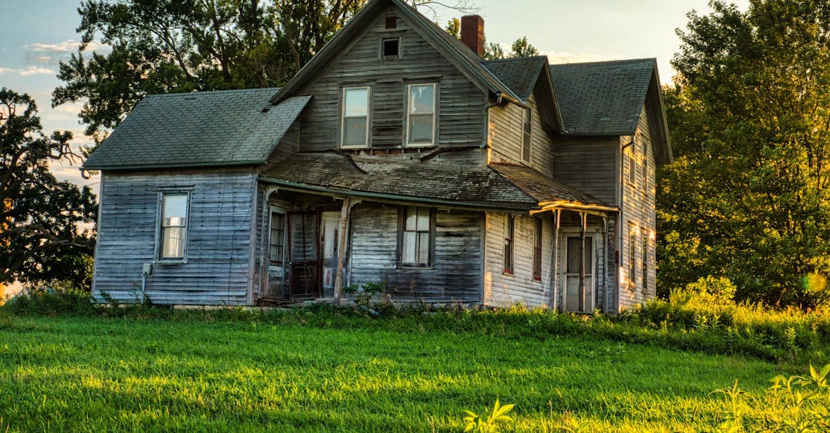 Cover Image for Unveiling the Secrets of Abandoned Homes: A Journey Through Forgotten Spaces